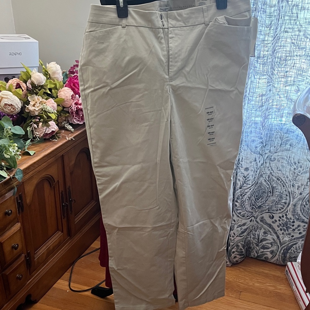 Dockers Women's Metro Pant in Light Tan - Picture 3 of 3